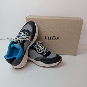 Taos Footwear Black and Blue Athletic Shoes